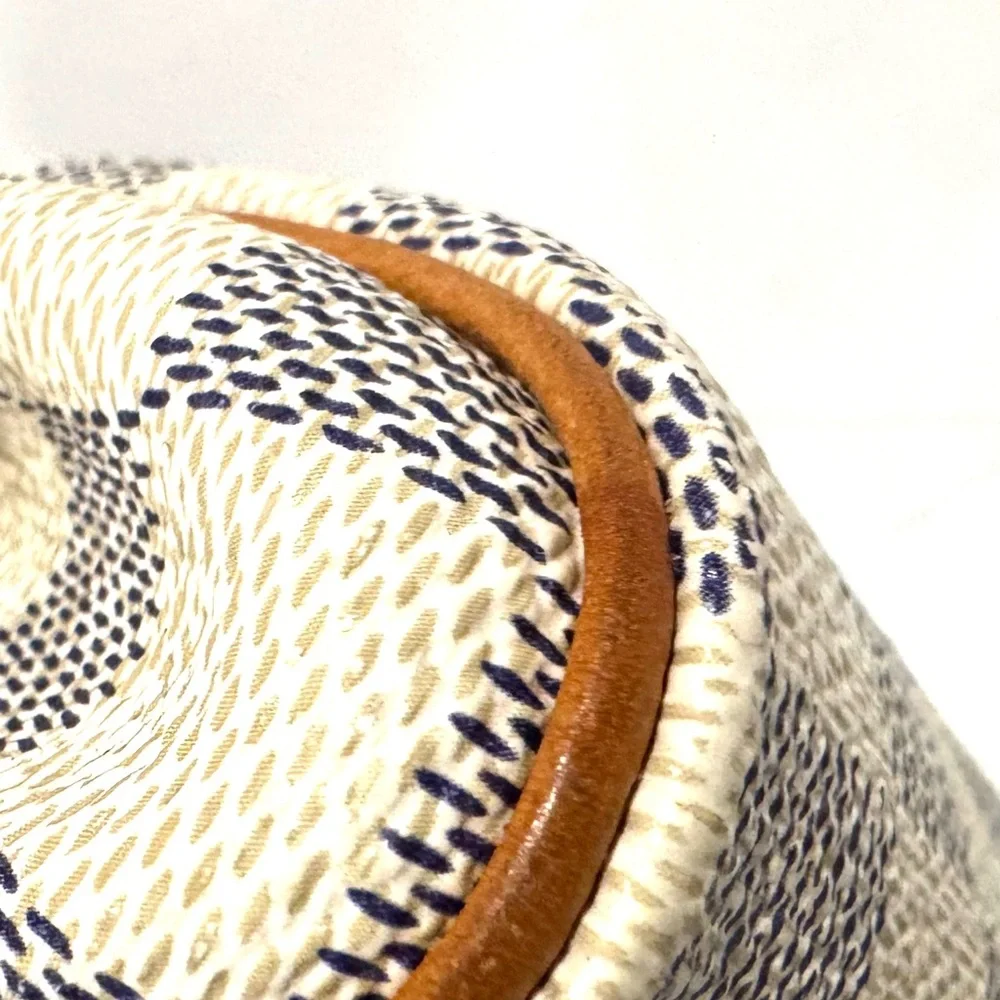 Louis Vuitton Eva Clutch in Damier Azur - Picture 7 of 11